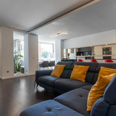 Spacious 2br En Suite, Downtown شقة *