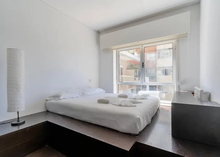 Spacious 2br En Suite, Downtown بورتو