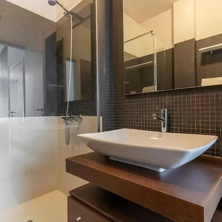 Spacious 2br En Suite, Downtown