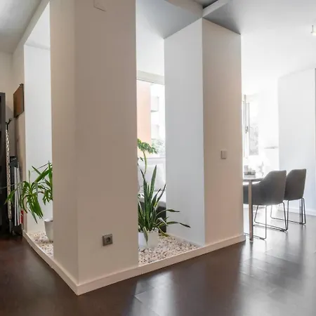 Spacious 2br En Suite, Downtown * Porto