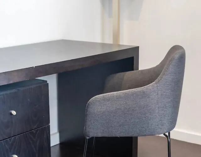 Spacious 2br En Suite, Downtown Lejlighed *