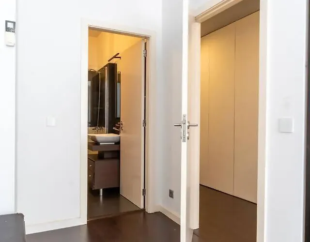 Spacious 2br En Suite, Downtown Lägenhet