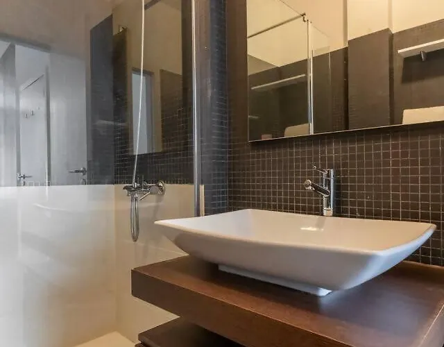 Spacious 2br En Suite, Downtown