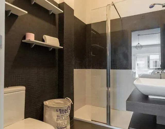 Lägenhet Spacious 2br En Suite, Downtown