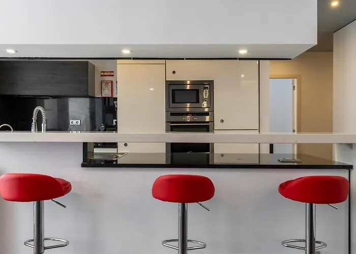 Spacious 2br En Suite, Downtown