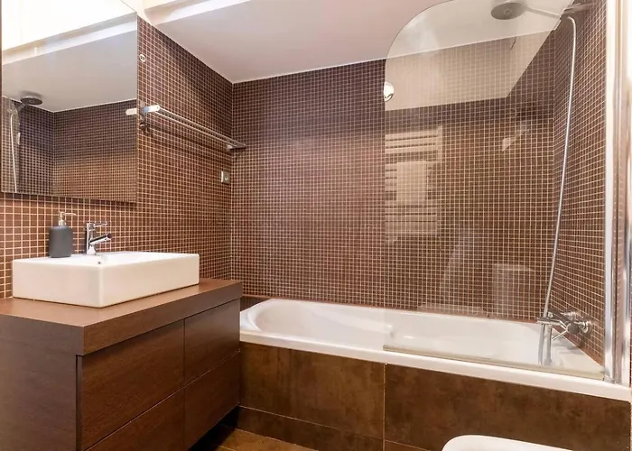 Spacious 2br En Suite, Downtown * Porto