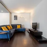 Spacious 2br En Suite, Downtown Lejlighed