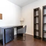 Spacious 2br En Suite, Downtown * Porto