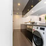 Spacious 2br En Suite, Downtown * Porto