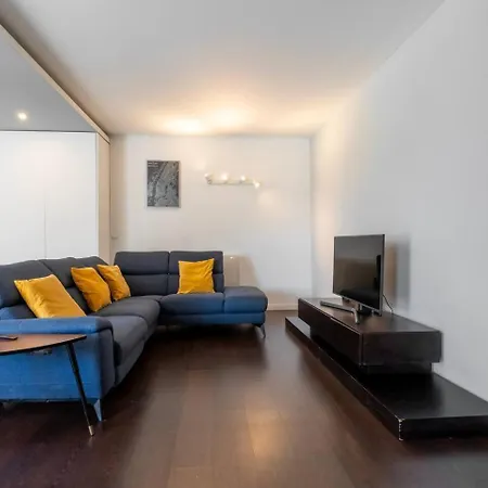 Spacious 2br En Suite, Downtown 아파트